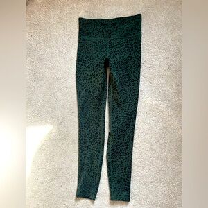 Gap fit green leopard sports legging